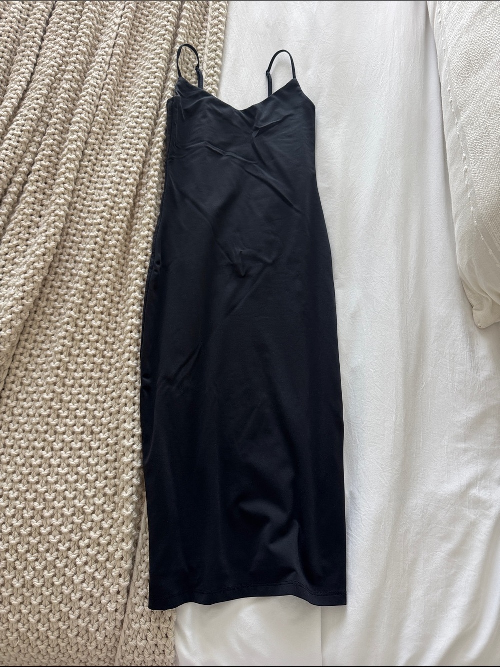 Aritzia Babaton XS black middie dress